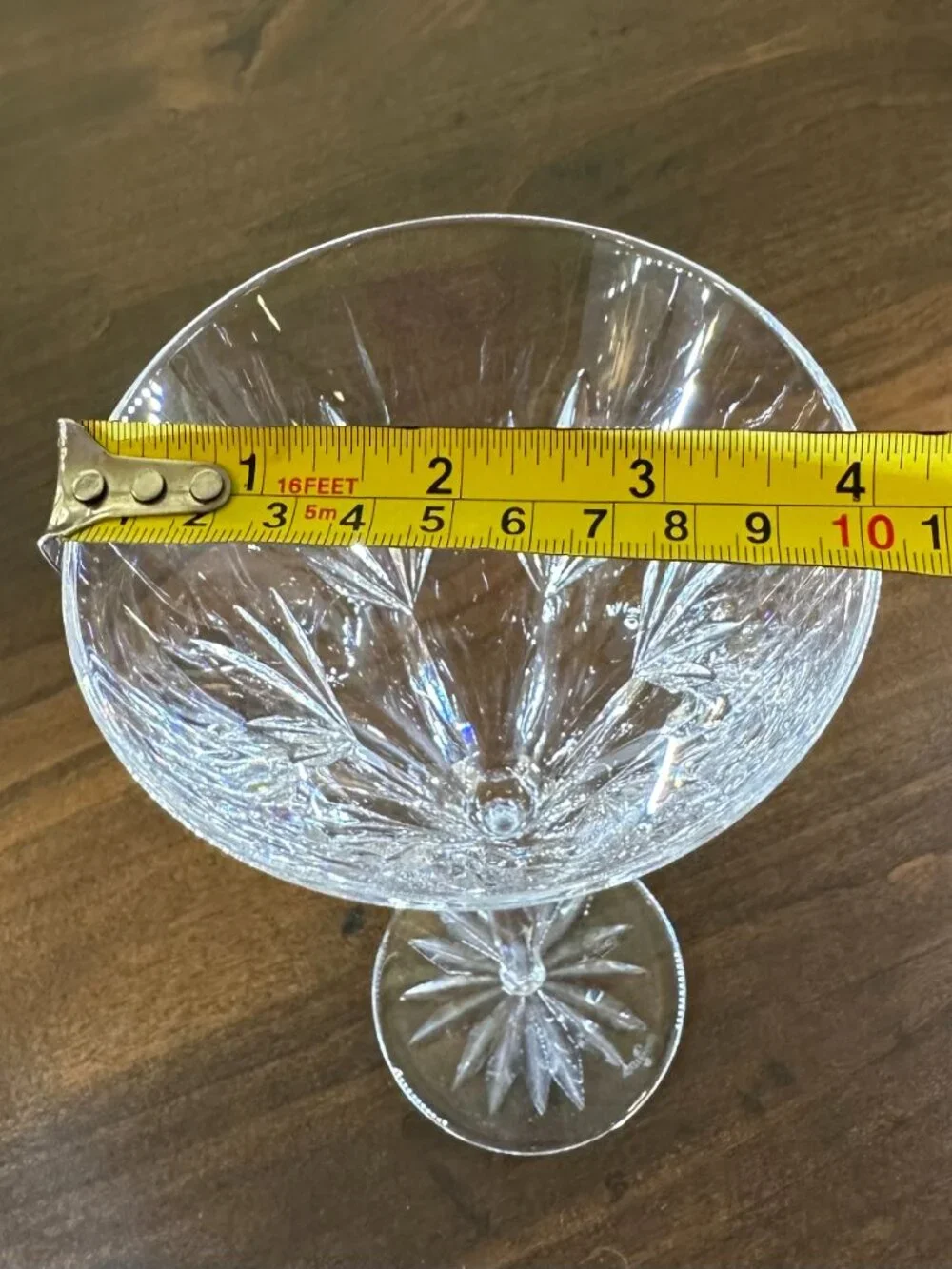 Waterford Crystal Ashleigh (Cut Starburst Foot) - Water Goblet - 8 1/4